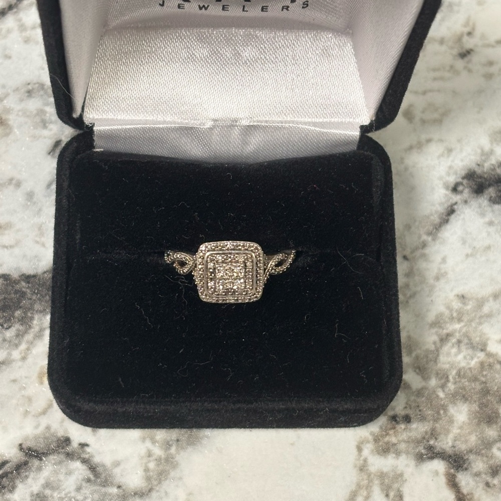 Kay Jeweler’s SS Ring